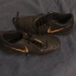 Men’s indoor/outdoor soccer shoe